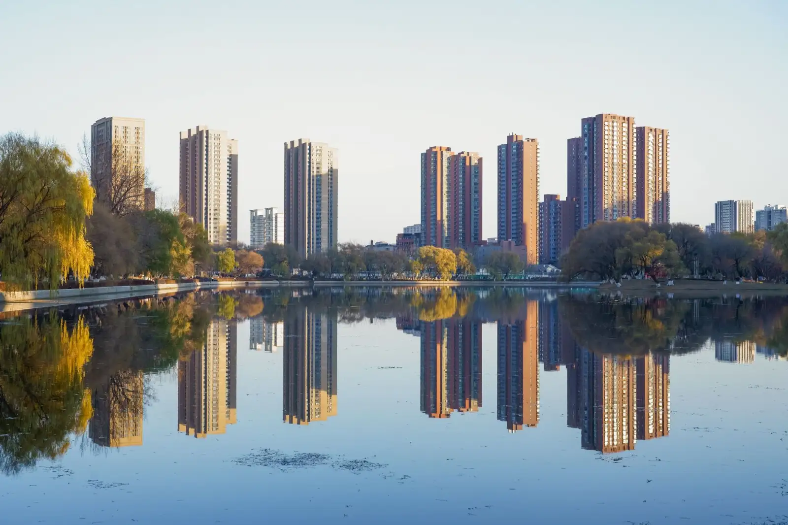 无线耳机及智能音箱选购指南：适配重庆家庭影音场景