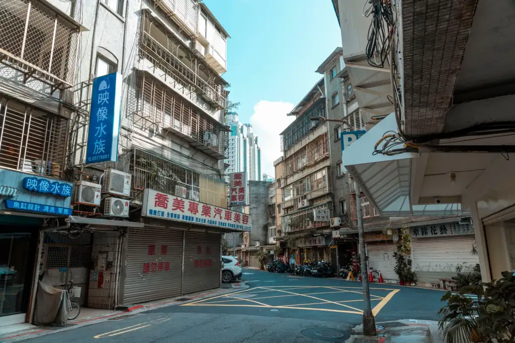 手机配件与充电设备兼容性解析：消费电子零售中的常见适配问题