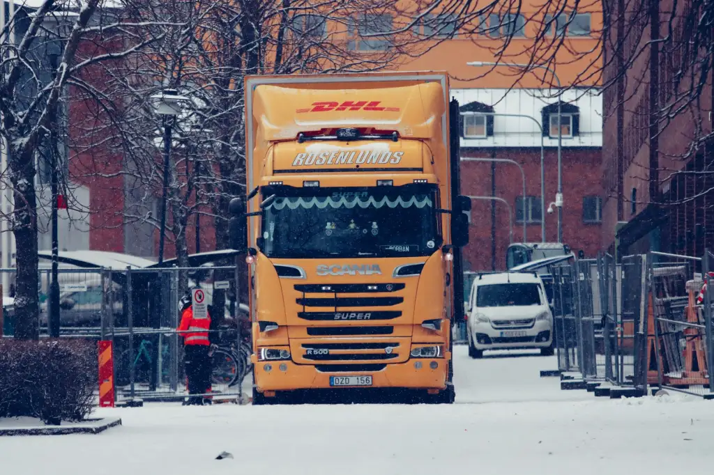 无线耳机充电设备技术解析：从快充协议到多设备兼容方案